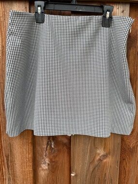 Black and White Gingham Abercrombie Skort